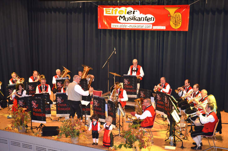 Böhmische Blasmusik begeisterte Publikum im Lüderhaus – 1.354 € über Spenden eingespielt