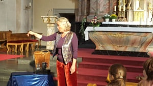 „Ein Königsschloss für die Musik“ – Bürgerstiftung brachte ein Orgel-Märchen in die Pfarrkirche Großenlüder