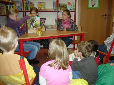 Zufriedene Kindergesichter beim Bundesweiten Vorlesetag 2011 in Großenlüder