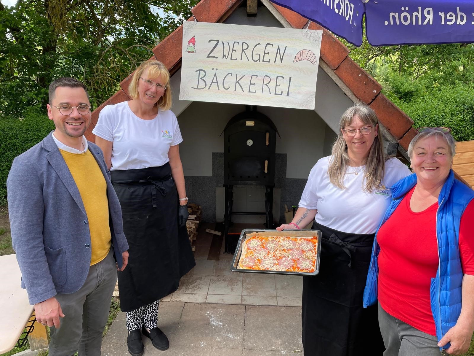 Einweihung des neuen Holzbackofens in der „KITA ZWERGENLAND“ in Kleinlüder